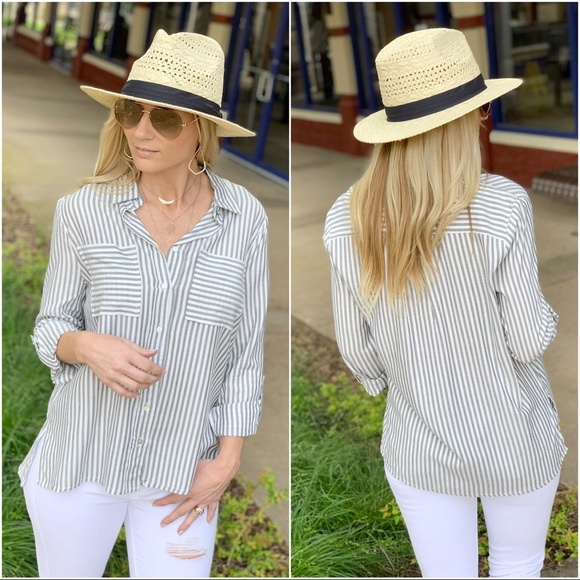 ✨LAST ONE✨Gray striped button up - Picture 3 of 3